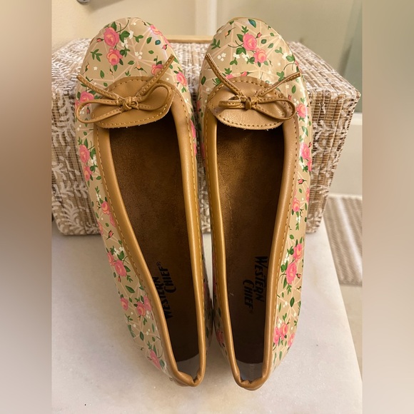 Western Chief Size 10 Geo flora skimmers water resistant slip on shoes - Picture 3 of 8